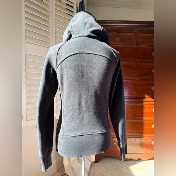 Lululemon Scuba Hoodie *Light Cotton Fleece
Black size 6 - Picture 6 of 9